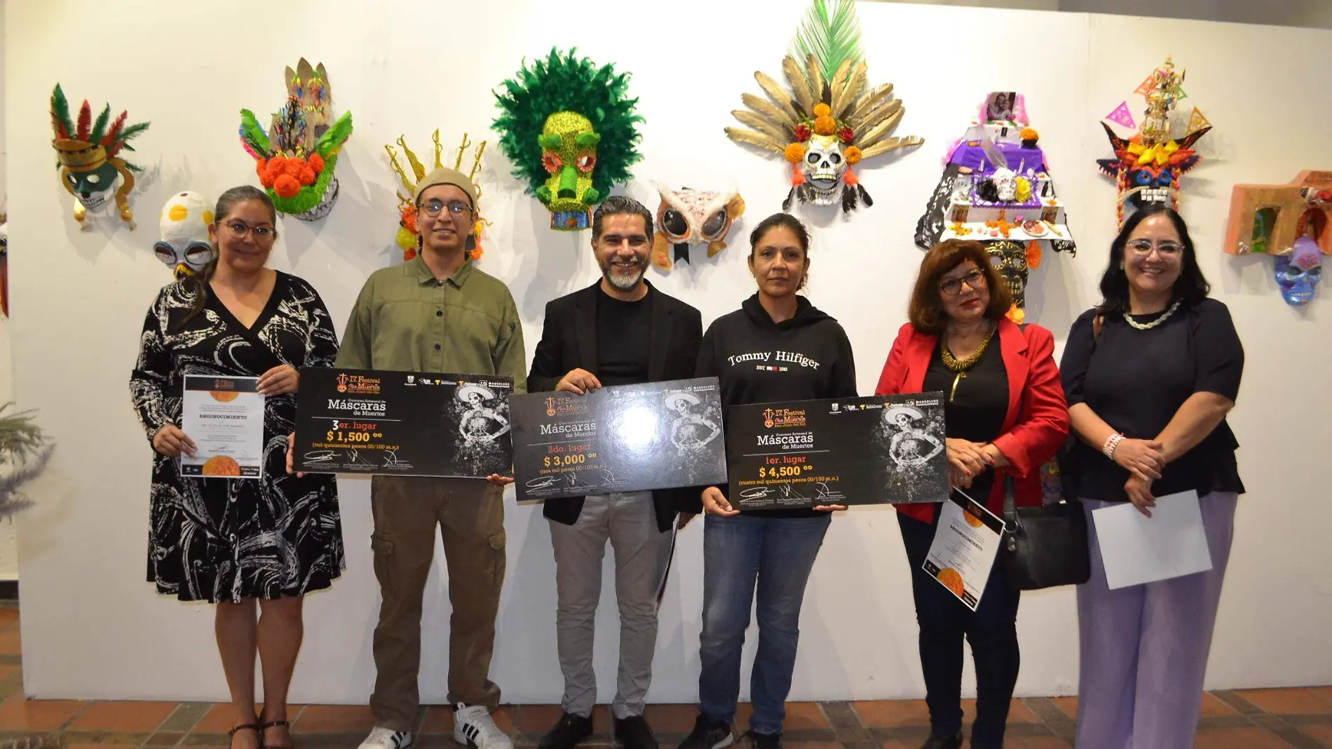 FOTO PRINCIPAL SJR Los ganadores del concurso e invitados especiales